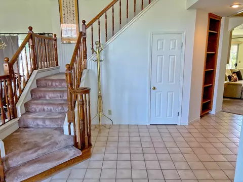 Entry Way - 2008 Lakeview Ct, Modesto, CA 95355 photo 1 of 1