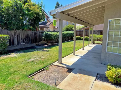 Exterior - 2008 Lakeview Ct, Modesto, CA 95355 photo 7 of 8