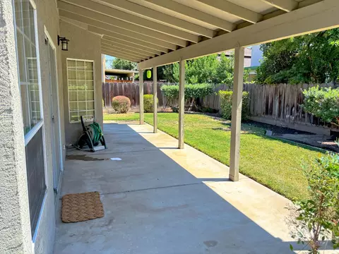 Exterior - 2008 Lakeview Ct, Modesto, CA 95355 photo 4 of 8