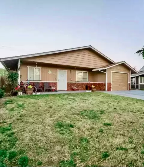 1067 Sage St, Gridley, CA 95948
