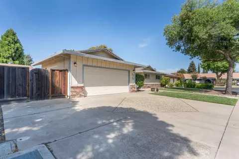 Exterior - 2713 Chapel Ct, Modesto, CA 95355 photo 2 of 11