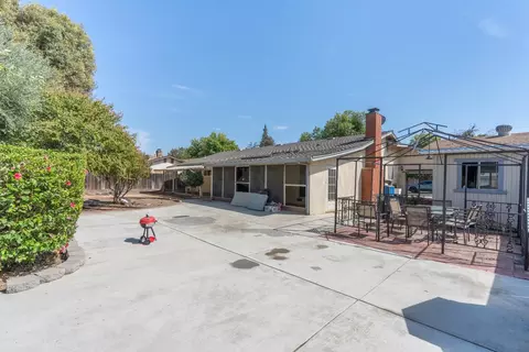 Exterior - 2713 Chapel Ct, Modesto, CA 95355 photo 5 of 11