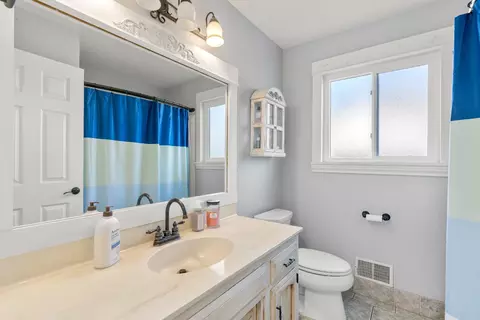 Bath - 2713 Chapel Ct, Modesto, CA 95355 photo 2 of 2