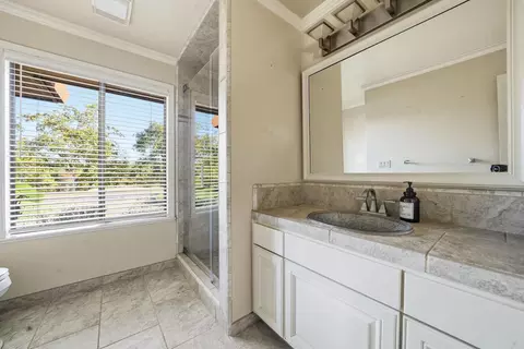 Bath - 17234 Oak Rd, Jackson, CA 95642 photo 3 of 6