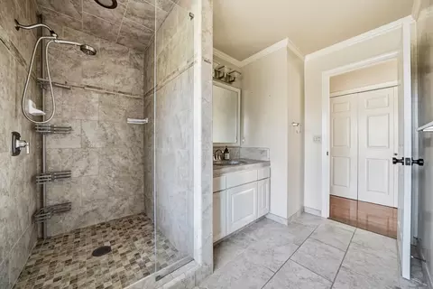 Bath - 17234 Oak Rd, Jackson, CA 95642 photo 4 of 6