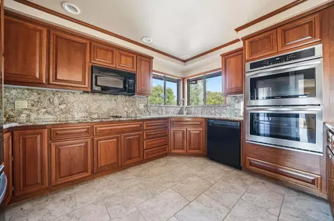 Kitchen - 17234 Oak Rd, Jackson, CA 95642 photo 2 of 6
