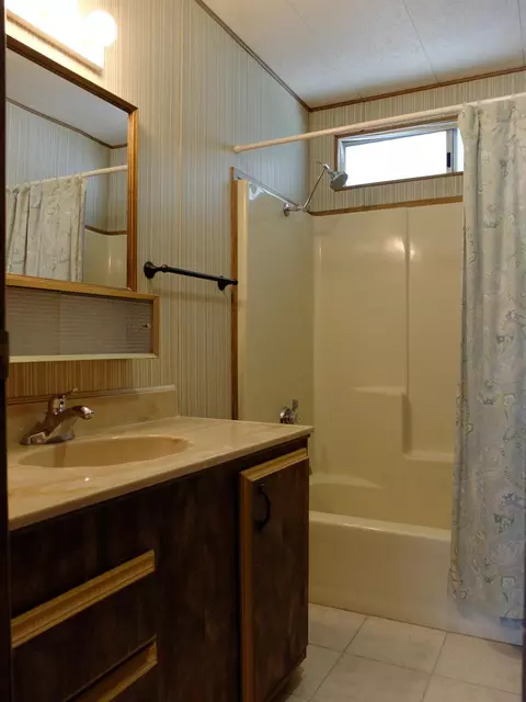 Bath - 3908 Waimea Ln, Modesto, CA 95355 photo 1 of 2