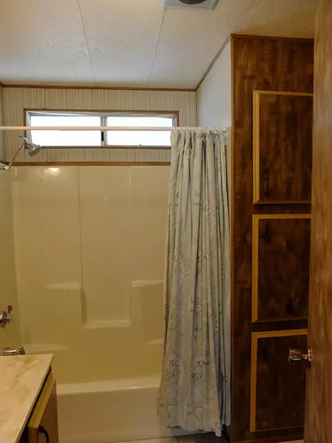 Bath - 3908 Waimea Ln, Modesto, CA 95355 photo 2 of 2