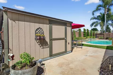 Exterior - 263 Mount Airy Ct, Ripon, CA 95366 photo 11 of 14