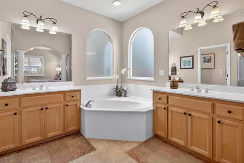 Bath - 263 Mount Airy Ct, Ripon, CA 95366 photo 3 of 3