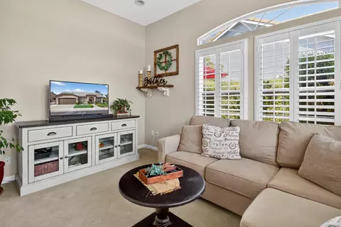 Living - 263 Mount Airy Ct, Ripon, CA 95366 photo 2 of 4