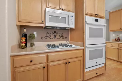 Kitchen - 263 Mount Airy Ct, Ripon, CA 95366 photo 4 of 5