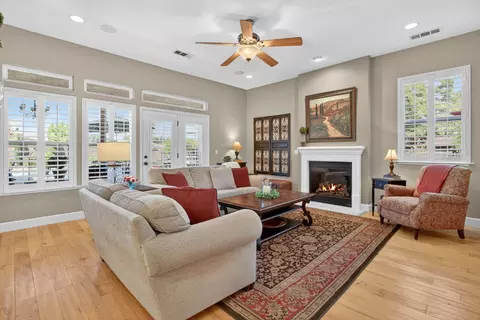 Living - 263 Mount Airy Ct, Ripon, CA 95366 photo 3 of 4
