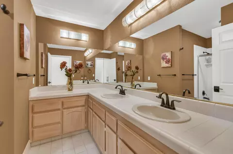 Bath - 3495 E Collier Rd, Acampo, CA 95220 photo 2 of 5