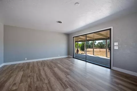 Living - 3098 Don Rd, Biggs, CA 95917 photo 3 of 14