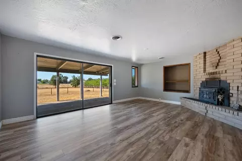 Living - 3098 Don Rd, Biggs, CA 95917 photo 11 of 14