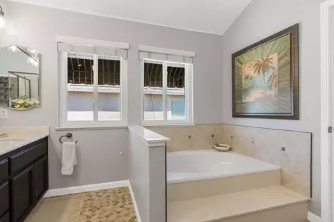 Bath - 1402 Egret Dr, Tracy, CA 95376 photo 3 of 4