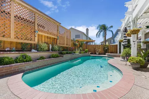 Exterior - 1402 Egret Dr, Tracy, CA 95376 photo 3 of 9