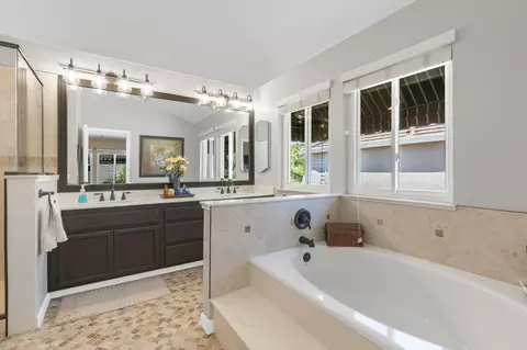 Bath - 1402 Egret Dr, Tracy, CA 95376 photo 2 of 4