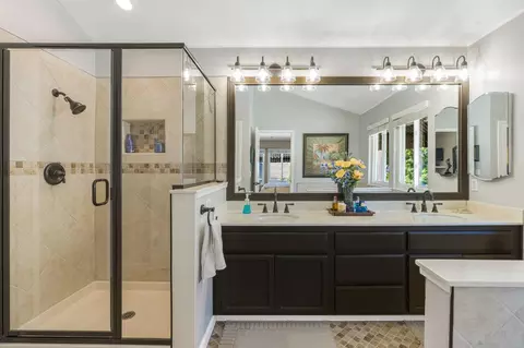 Bath - 1402 Egret Dr, Tracy, CA 95376 photo 1 of 4