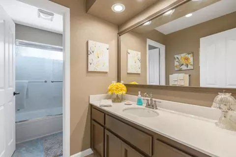 Bath - 1402 Egret Dr, Tracy, CA 95376 photo 4 of 4