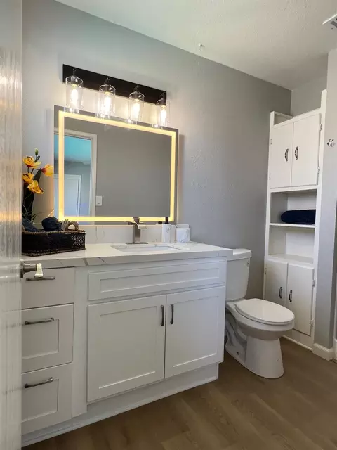 Bath - 2816 10th St, Ceres, CA 95307 photo 2 of 3