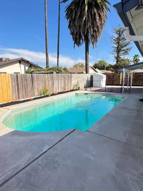 Exterior - 2816 10th St, Ceres, CA 95307 photo 4 of 8