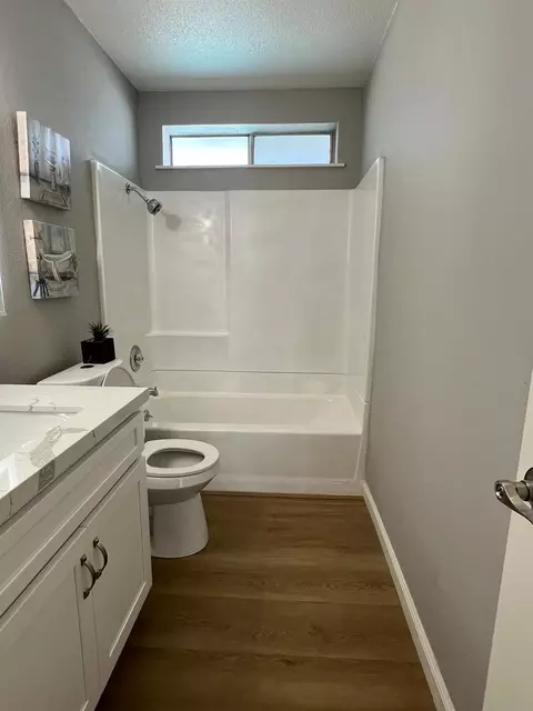 Bath - 2816 10th St, Ceres, CA 95307 photo 1 of 3