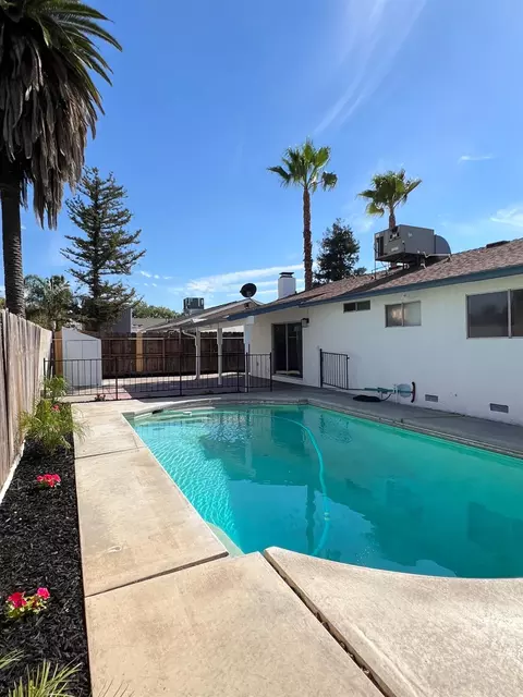 Exterior - 2816 10th St, Ceres, CA 95307 photo 5 of 8