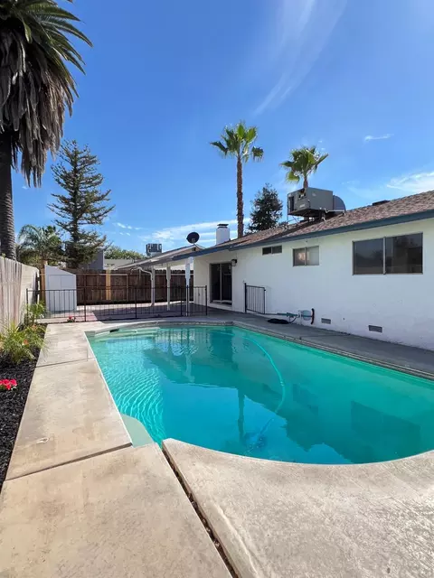 Exterior - 2816 10th St, Ceres, CA 95307 photo 6 of 8