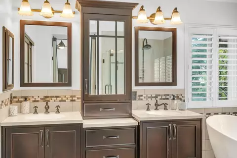 Bath - 3326 El Castillo Ct, Antelope, CA 95843 photo 8 of 10