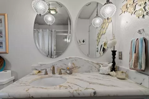 Bath - 317 Dorado Ln, Modesto, CA 95356 photo 1 of 5