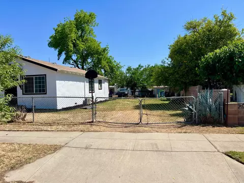 809 S B, Madera, CA 93638 photo 3