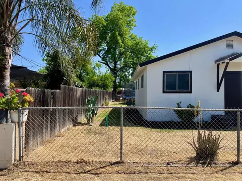 809 S B, Madera, CA 93638 photo 2