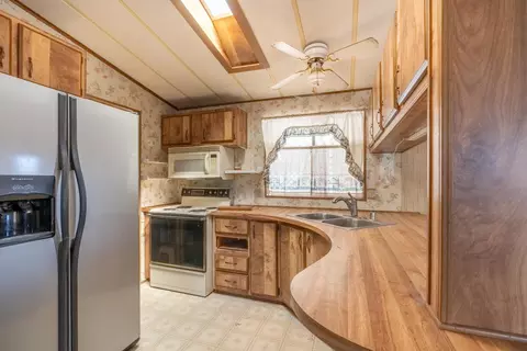 1218 E Cleveland Ave #12, Madera, CA 93638 photo 4