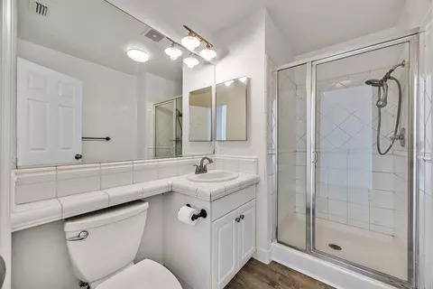 Bath - 2518 Peppercorn Ln, Tracy, CA 95377 photo 3 of 4