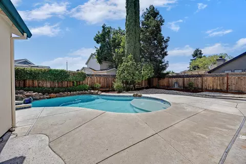 Exterior - 2518 Peppercorn Ln, Tracy, CA 95377 photo 6 of 9
