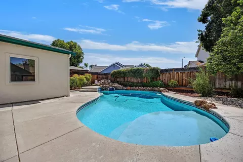 Exterior - 2518 Peppercorn Ln, Tracy, CA 95377 photo 7 of 9