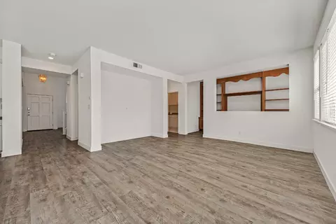 Living - 2518 Peppercorn Ln, Tracy, CA 95377 photo 6 of 9
