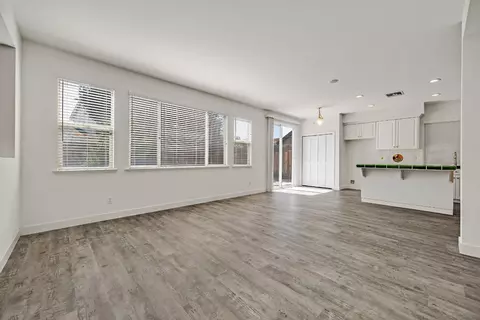 Living - 2518 Peppercorn Ln, Tracy, CA 95377 photo 7 of 9