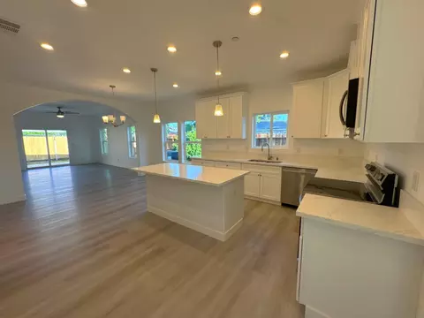4825 36th St, Sacramento, CA 95820