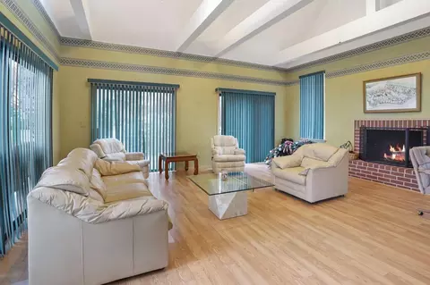 Living - 1142 Rivergate Dr #22, Lodi, CA 95240 photo 2 of 2
