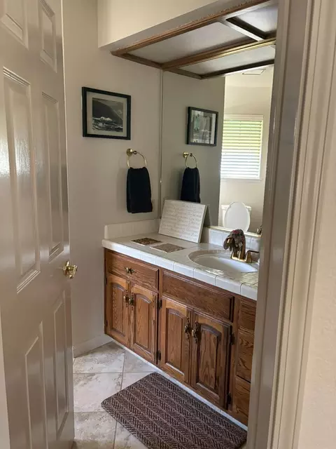 Bath - 1142 Rivergate Dr #22, Lodi, CA 95240 photo 1 of 1