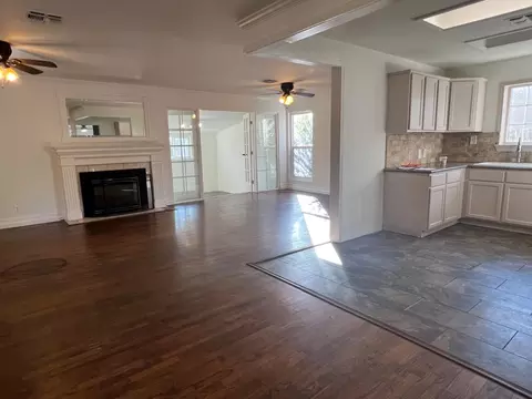 Living - 208 Tokay Ave, Modesto, CA 95350 photo 3 of 7