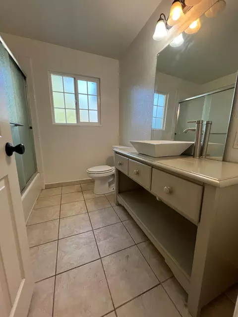 Bath - 208 Tokay Ave, Modesto, CA 95350 photo 2 of 2