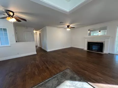 Living - 208 Tokay Ave, Modesto, CA 95350 photo 2 of 7