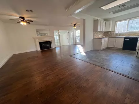 Living - 208 Tokay Ave, Modesto, CA 95350 photo 4 of 7