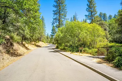 Exterior - 2500 Gold Bug Ln, Placerville, CA 95667 photo 30 of 36