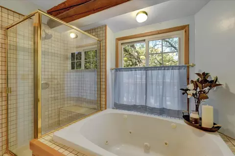 Bath - 24733 Clayton Rd, Grass Valley, CA 95949 photo 7 of 8