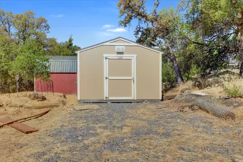 Exterior - 24733 Clayton Rd, Grass Valley, CA 95949 photo 2 of 34